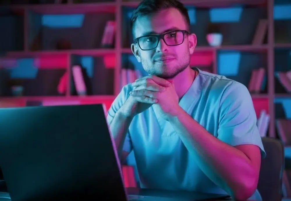 KI-gestützte Dienstplanung mit Vorschlaegen nach Regeln, Praeferenzen und Skills. smartPEP.