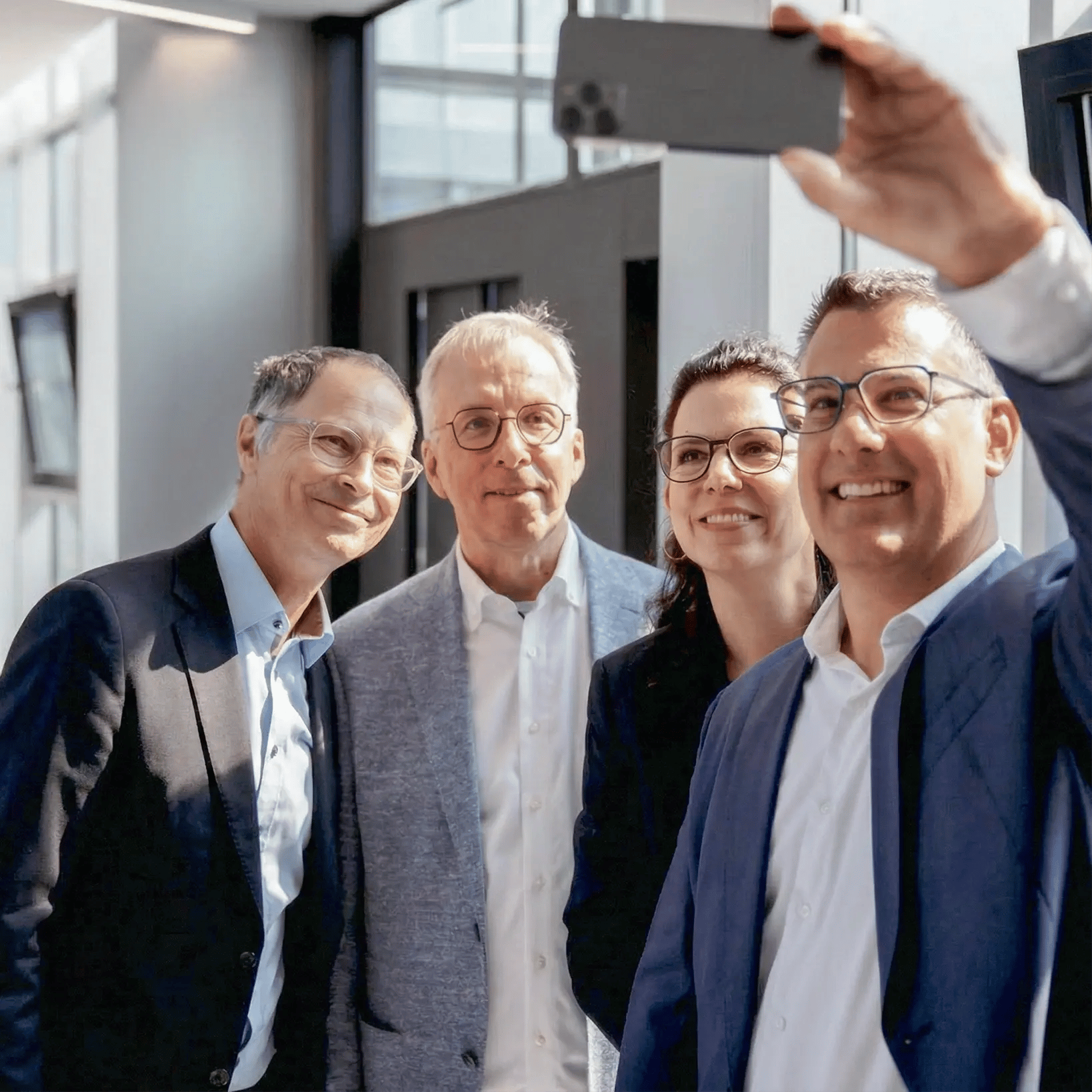 POLYPOINT-GL-Team-Selfie-Style